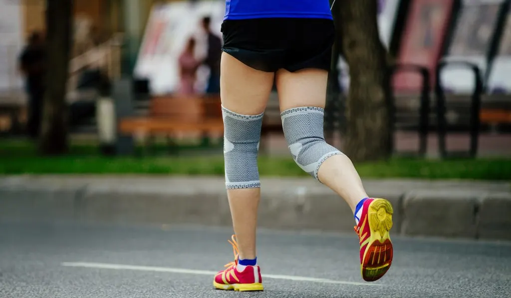 woman runner with knee pads 